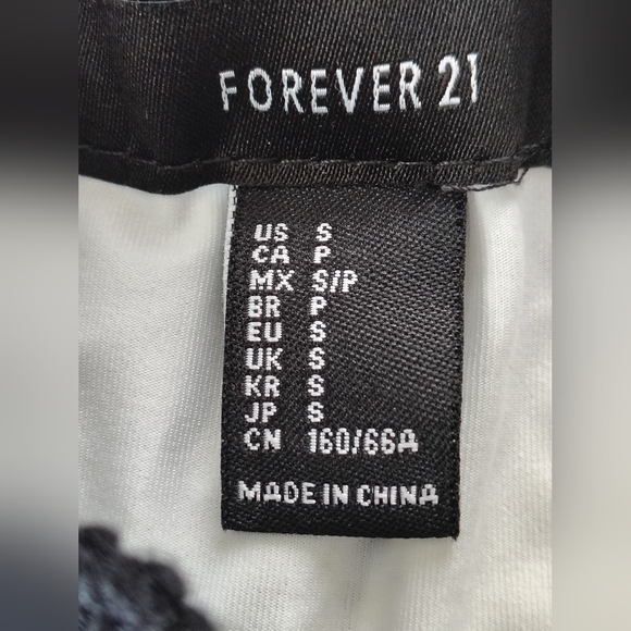 Forever 21 Black and White Knit Midi Skirt Size S - Picture 6 of 8